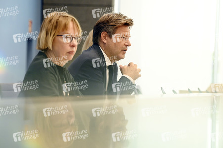 Bundespressekonferenz Vorstellung der Herbstprojektion der Bundesregierung in Berlin