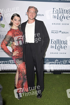 Weltpremiere der 'Falling In Love' Grand Show 2023 in Berlin