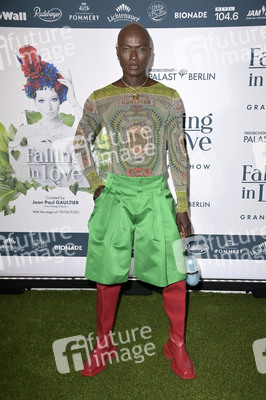 Weltpremiere der 'Falling In Love' Grand Show 2023 in Berlin