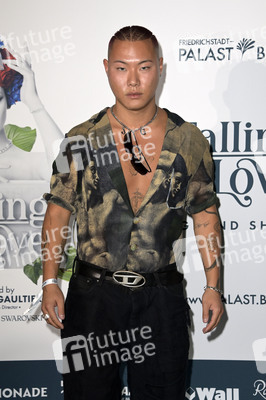 Weltpremiere der 'Falling In Love' Grand Show 2023 in Berlin