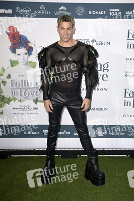 Weltpremiere der 'Falling In Love' Grand Show 2023 in Berlin