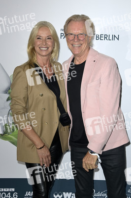 Weltpremiere der 'Falling In Love' Grand Show 2023 in Berlin