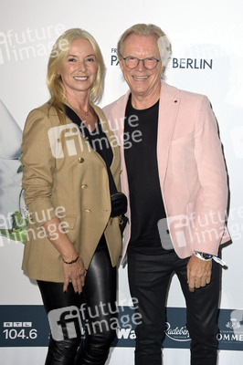 Weltpremiere der 'Falling In Love' Grand Show 2023 in Berlin