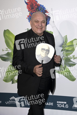 Weltpremiere der 'Falling In Love' Grand Show 2023 in Berlin