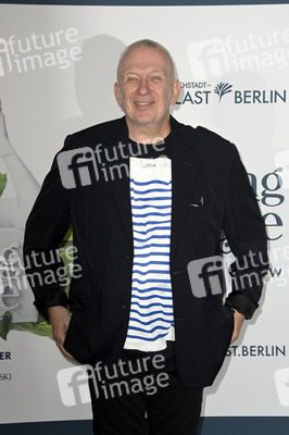Weltpremiere der 'Falling In Love' Grand Show 2023 in Berlin