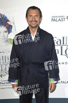 Weltpremiere der 'Falling In Love' Grand Show 2023 in Berlin