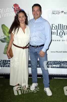 Weltpremiere der 'Falling In Love' Grand Show 2023 in Berlin