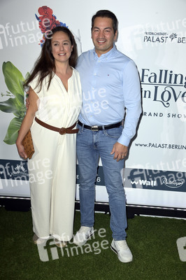 Weltpremiere der 'Falling In Love' Grand Show 2023 in Berlin