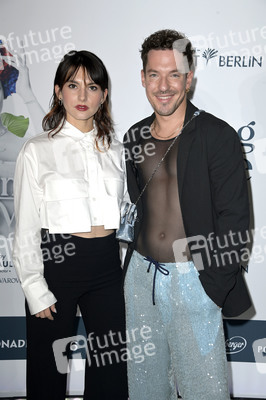 Weltpremiere der 'Falling In Love' Grand Show 2023 in Berlin