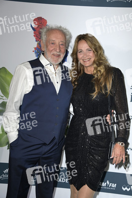 Weltpremiere der 'Falling In Love' Grand Show 2023 in Berlin