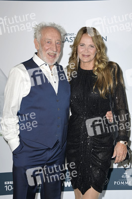Weltpremiere der 'Falling In Love' Grand Show 2023 in Berlin