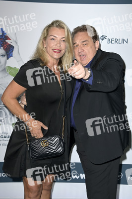 Weltpremiere der 'Falling In Love' Grand Show 2023 in Berlin