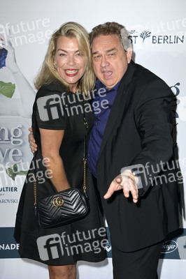 Weltpremiere der 'Falling In Love' Grand Show 2023 in Berlin