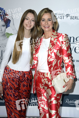 Weltpremiere der 'Falling In Love' Grand Show 2023 in Berlin