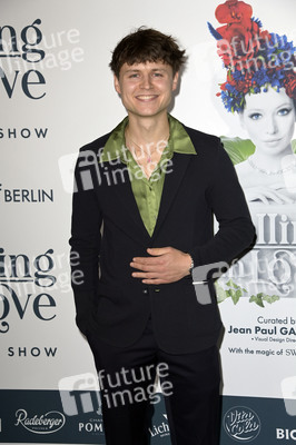 Weltpremiere der 'Falling In Love' Grand Show 2023 in Berlin