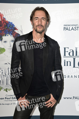 Weltpremiere der 'Falling In Love' Grand Show 2023 in Berlin
