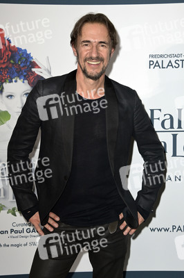 Weltpremiere der 'Falling In Love' Grand Show 2023 in Berlin