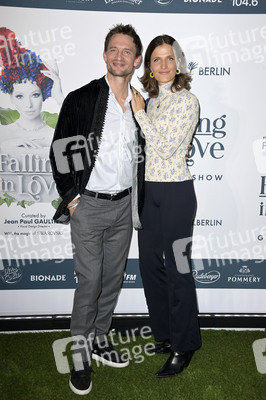 Weltpremiere der 'Falling In Love' Grand Show 2023 in Berlin