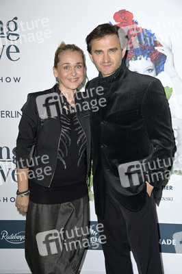Weltpremiere der 'Falling In Love' Grand Show 2023 in Berlin
