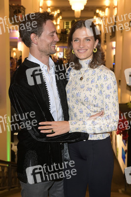 Weltpremiere der 'Falling In Love' Grand Show 2023 in Berlin