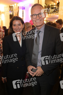 Weltpremiere der 'Falling In Love' Grand Show 2023 in Berlin