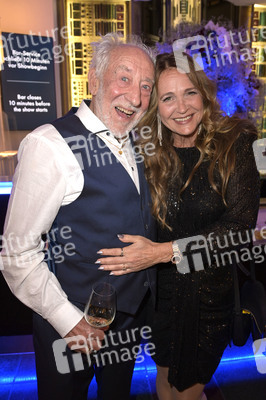 Weltpremiere der 'Falling In Love' Grand Show 2023 in Berlin