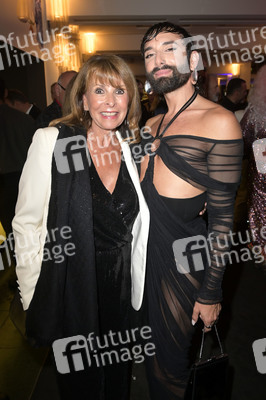 Weltpremiere der 'Falling In Love' Grand Show 2023 in Berlin