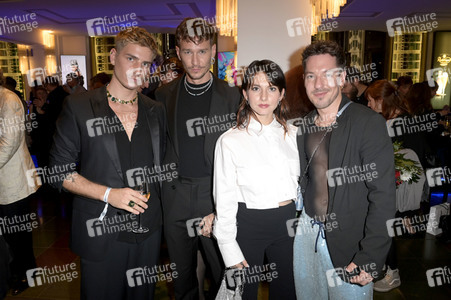 Weltpremiere der 'Falling In Love' Grand Show 2023 in Berlin