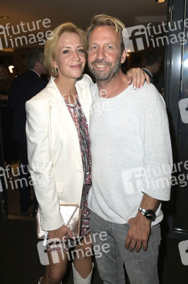 Weltpremiere der 'Falling In Love' Grand Show 2023 in Berlin