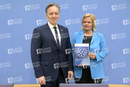 Bundespressekonferenz Bundeslagebild zur Organisierten Kriminalität 2022 in Berlin
