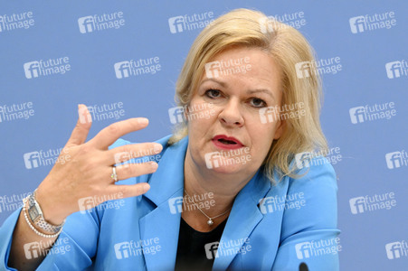 Bundespressekonferenz Bundeslagebild zur Organisierten Kriminalität 2022 in Berlin