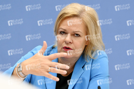 Bundespressekonferenz Bundeslagebild zur Organisierten Kriminalität 2022 in Berlin