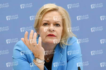 Bundespressekonferenz Bundeslagebild zur Organisierten Kriminalität 2022 in Berlin