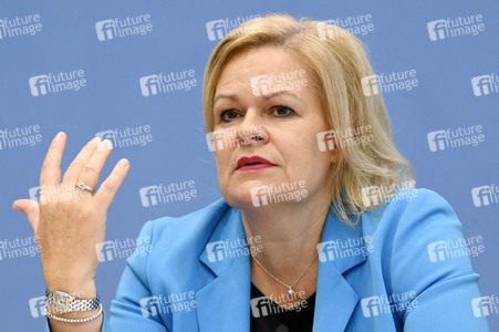 Bundespressekonferenz Bundeslagebild zur Organisierten Kriminalität 2022 in Berlin