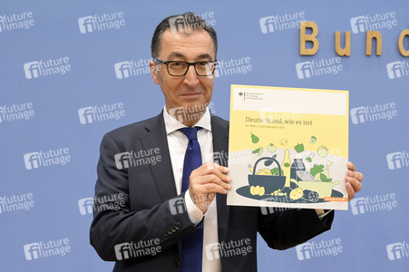 Bundespressekonferenz Vorstellung des Ernährungsreports 2023 in Berlin