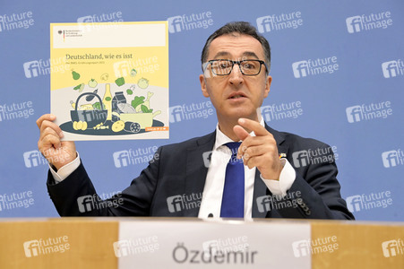 Bundespressekonferenz Vorstellung des Ernährungsreports 2023 in Berlin