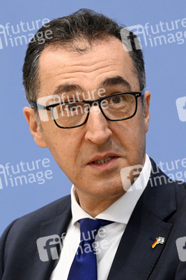 Bundespressekonferenz Vorstellung des Ernährungsreports 2023 in Berlin