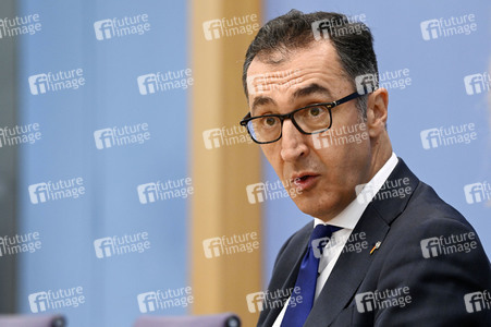 Bundespressekonferenz Vorstellung des Ernährungsreports 2023 in Berlin