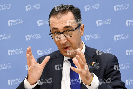 Bundespressekonferenz Vorstellung des Ernährungsreports 2023 in Berlin