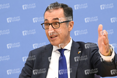 Bundespressekonferenz Vorstellung des Ernährungsreports 2023 in Berlin