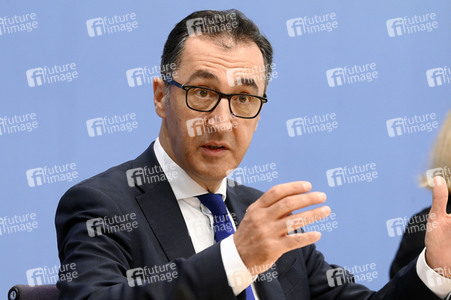 Bundespressekonferenz Vorstellung des Ernährungsreports 2023 in Berlin