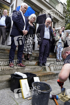 Stolpersteinverlegung vor der Archenhold-Sternwarte in Berlin