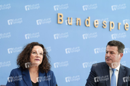 Bundespressekonferenz Turbo zur Arbeitsmarktintegration in Berlin