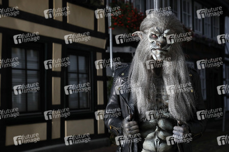 FARBKÖRPER Kalender 2024: Geek Art-Bodypainting und Transformaking