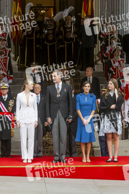 Kronprinzessin Leonor schwört den Treueeid in Madrid