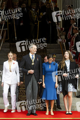 Kronprinzessin Leonor schwört den Treueeid in Madrid