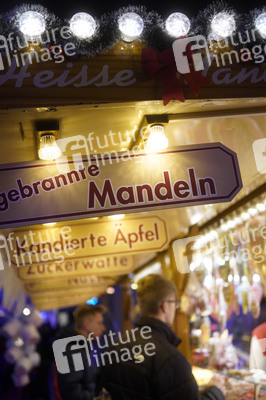 Weihnachtsmarkt 'Winterzauber' in Berlin