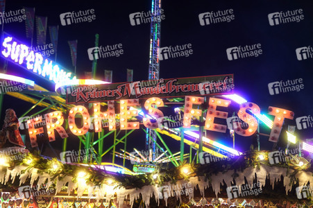 Weihnachtsmarkt 'Winterzauber' in Berlin