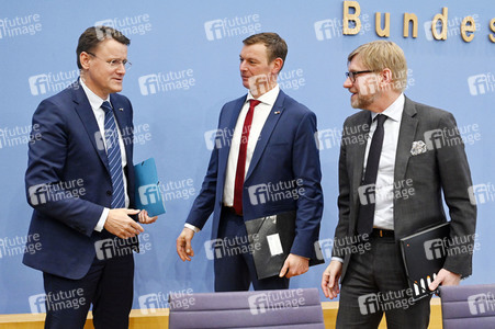 Bundespressekonferenz Falsche Rahmenbedingungen verhindern Klimaneutralität des Güterkraftverkehrs in Berlin