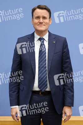 Bundespressekonferenz Falsche Rahmenbedingungen verhindern Klimaneutralität des Güterkraftverkehrs in Berlin